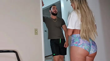 Neighborhood assistance turns into steamy encounter with Latina babe