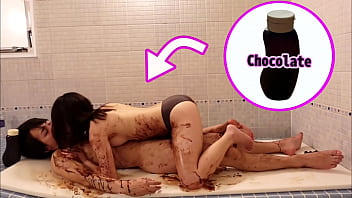 Amateur couple's Valentine's Day surprise: Shower and oil play with English subtitles