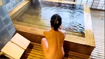 A solo traveler discovers a natural hot spring in Qun 〇 prefecture